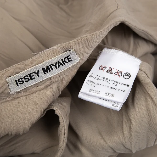 イッセイミヤケISSEY MIYAKEワッシャー加工ポリベスト ベージュM K-74770_015