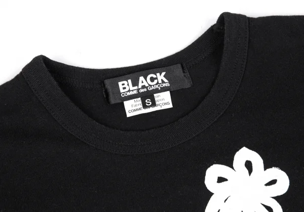 ブラックコムデギャルソンBLACK COMME des GARCONS フラワーロゴプリントTシャツ 黒S K-75401_003