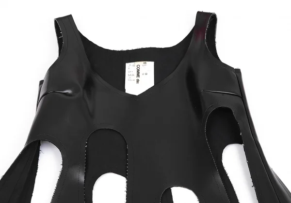 コムデギャルソンCOMME des GARCONS シンセティックレザーカッティングデザインワンピース 黒XS K-75601_003