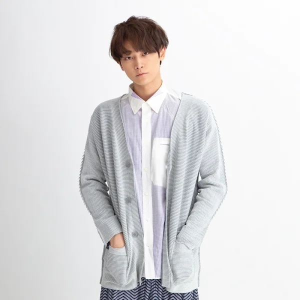 イッセイミヤケ メンISSEY MIYAKE MEN A.POC INSIDE カットデザイン横ストライプカーディガン ブルーグレー白1 K-77143_017