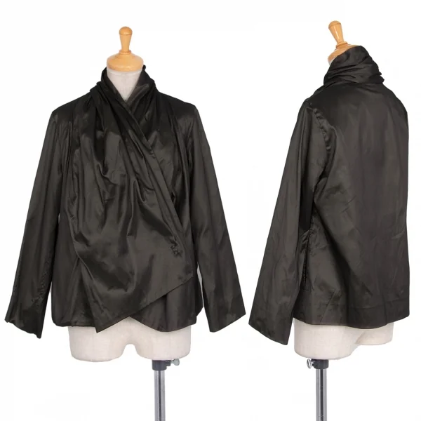 イッセイミヤケ ハートISSEY MIYAKE HaaT ポリ光沢ラップショートジャケット チャコールカーキ2 K-77680_001