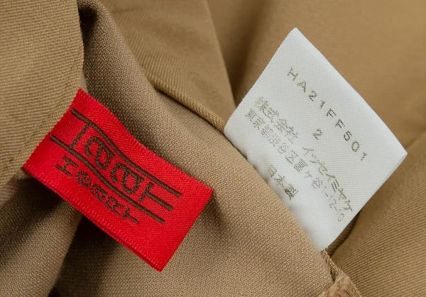 イッセイミヤケ ハートISSEY MIYAKE HaaT ストレッチストレートパンツ ベージュ2 K-79626_017