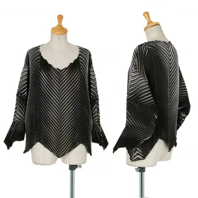 イッセイミヤケISSEY MIYAKE バイアスプリーツデザインボートネックトップス 黒モカ