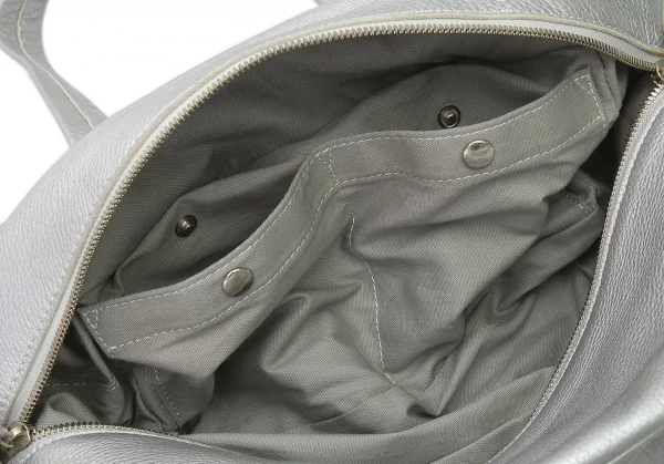 ズッカzucca フォイルシュリンクレザーハンドバッグ シルバー K-80611_010