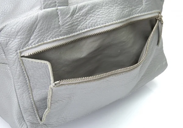 ズッカzucca フォイルシュリンクレザーハンドバッグ シルバー K-80611_003