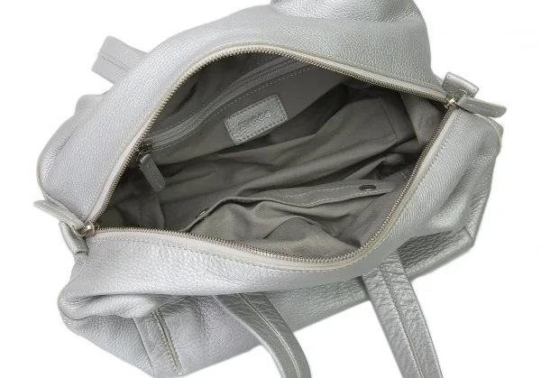 ズッカzucca フォイルシュリンクレザーハンドバッグ シルバー K-80611_009