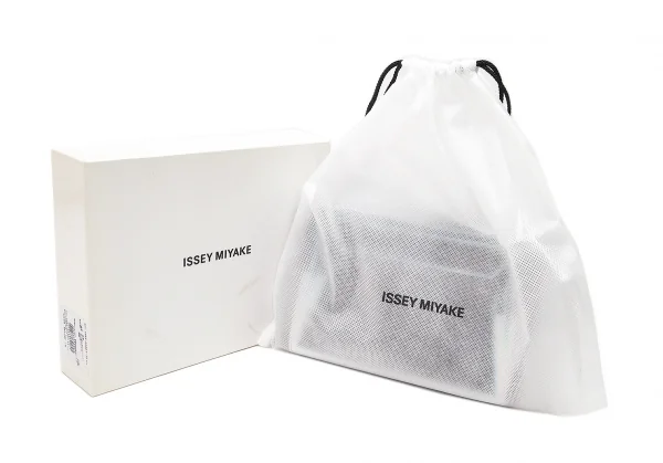 イッセイミヤケISSEY MIYAKE GUSTON ガストン ジオメトリックラインプリントレザーポーチ 黒ライトブルー他 K-80801_014