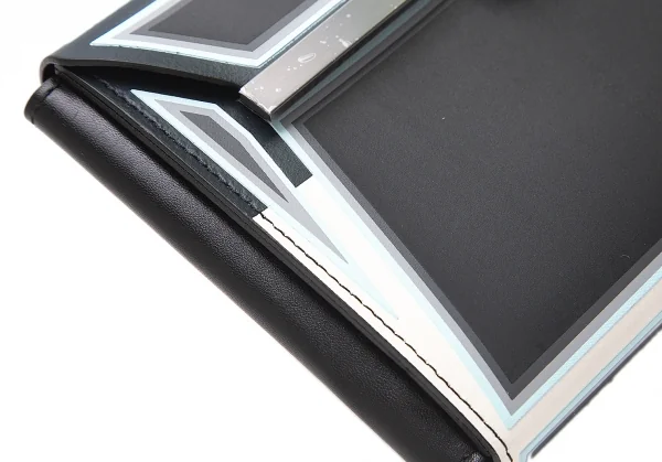 イッセイミヤケISSEY MIYAKE GUSTON ガストン ジオメトリックラインプリントレザーポーチ 黒ライトブルー他 K-80801_003