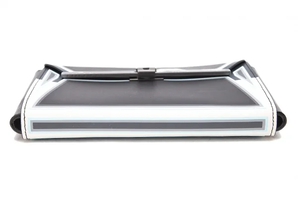 イッセイミヤケISSEY MIYAKE GUSTON ガストン ジオメトリックラインプリントレザーポーチ 黒ライトブルー他 K-80801_006