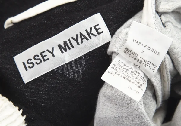 イッセイミヤケISSEY MIYAKE プリーツ織り変え幾何学ジャガードジャケット 黒グレー白2 K-82440_018