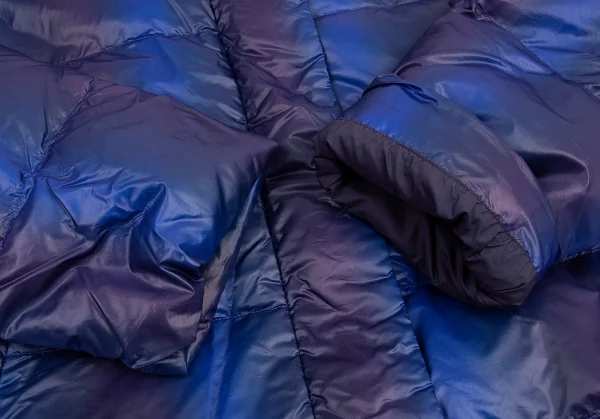 プリーツプリーズPLEATS PLEASE グラデーショングラフィックダウンコート 青5 K-82529_007