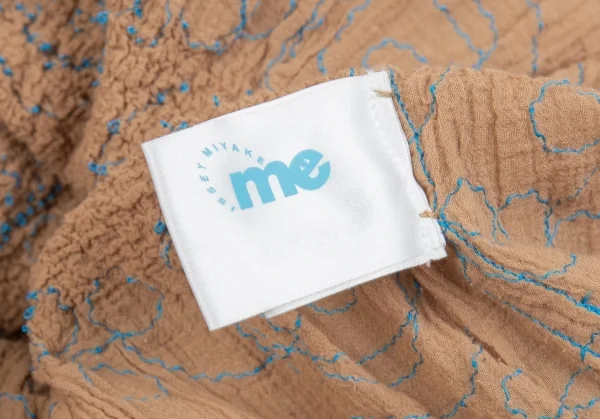 イッセイミヤケミーISSEY MIYAKE me カリフラワー刺繍ワンピース モカM位 K-83329_013