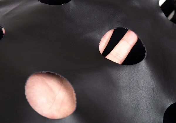 ブラックコムデギャルソンBLACK COMME des GARCONS パンチングシンセティックレザーエプロンワンピース 黒S K-83410_013