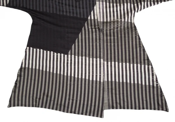 イッセイミヤケISSEY MIYAKE チェックストライププリーツダブルコート 黒ベージュ他2 K-84039_010