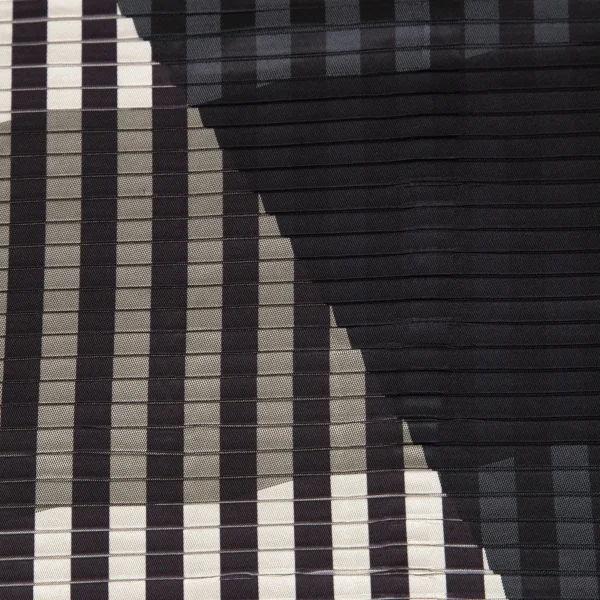 イッセイミヤケISSEY MIYAKE チェックストライププリーツダブルコート 黒ベージュ他2 K-84039_015