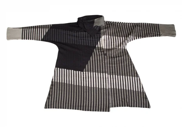 イッセイミヤケISSEY MIYAKE チェックストライププリーツダブルコート 黒ベージュ他2 K-84039_002