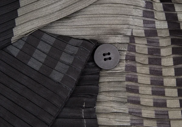 イッセイミヤケISSEY MIYAKE チェックストライププリーツダブルコート 黒ベージュ他2 K-84039_004