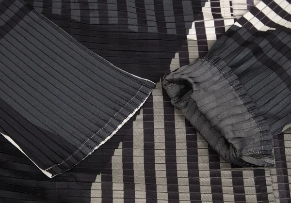 イッセイミヤケISSEY MIYAKE チェックストライププリーツダブルコート 黒ベージュ他2 K-84039_009