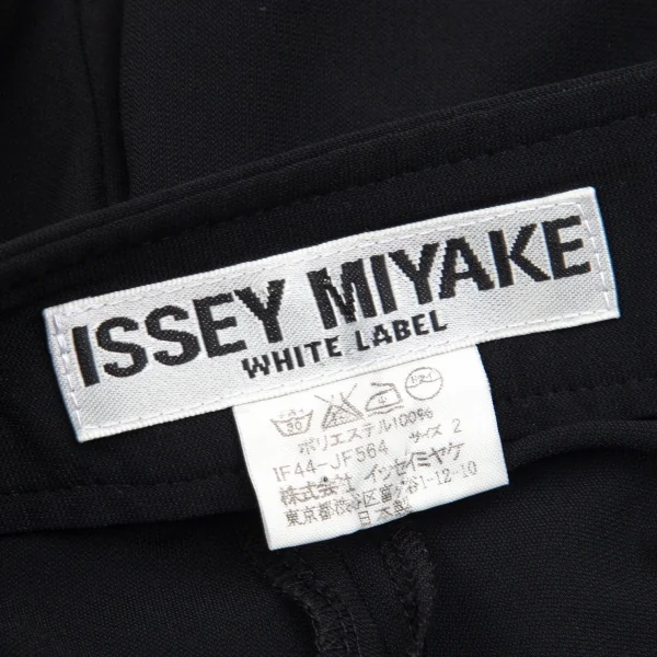 イッセイミヤケ ホワイトレーベルISSEY MIYAKE WHITELABEL ポリストレッチワイドパンツ 黒2 K-84412_010