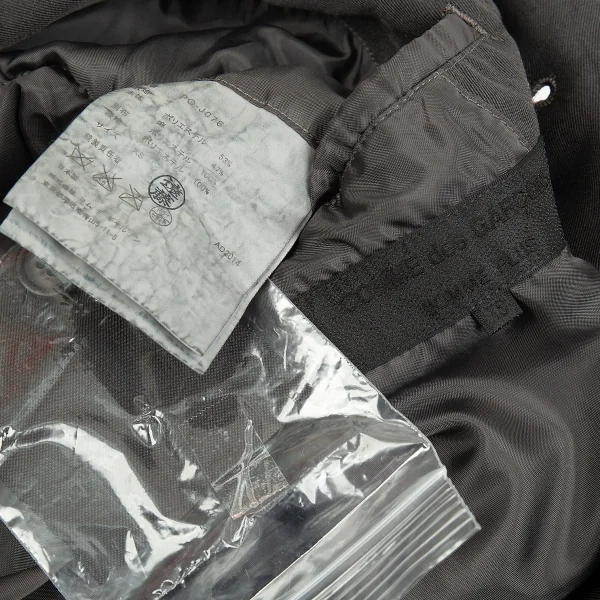 コムデギャルソン オムプリュスCOMME des GARCONS HOMME PLUS 製品染めリネン混ポリポケットデザインセットアップスーツ チャコールカーキXS K-84782_012