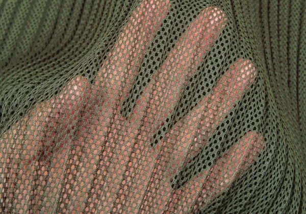 イッセイミヤケISSEY MIYAKEバックメッシュ切替プリーツジレベスト カーキM K-86542_010