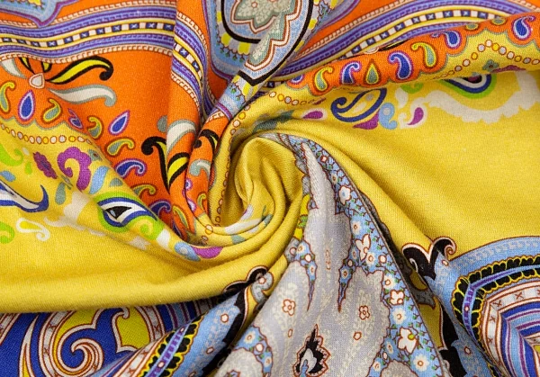 エトロETRO カラフルペイズリーVネックTシャツ マルチ38 K-86565_012