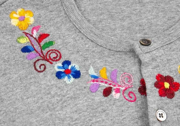 トリココムデギャルソンtricot COMME des GARCONS ネックフラワー刺繍袖切替カーディガン グレーM位 K-86754_004