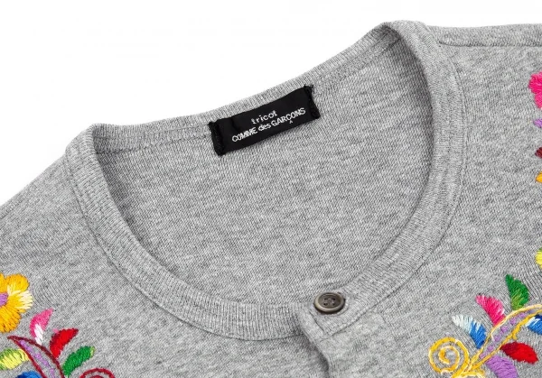 トリココムデギャルソンtricot COMME des GARCONS ネックフラワー刺繍袖切替カーディガン グレーM位 K-86754_005