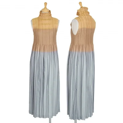 イッセイミヤケISSEY MIYAKE フェードプリーツハイネックノースリーブワンピース モカグレー