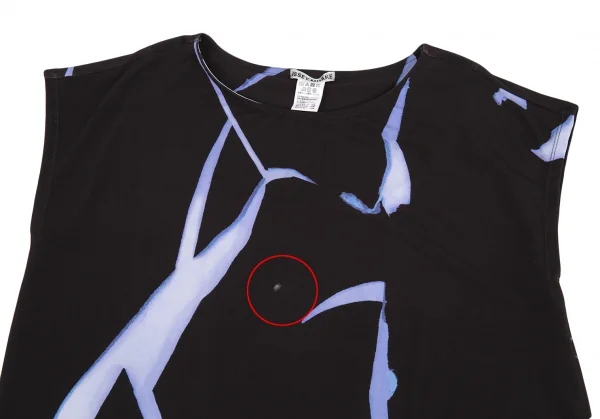 イッセイミヤケISSEY MIYAKE ひび割れプリントアシンメトリーノースリーブ 黒2 K-86997_004