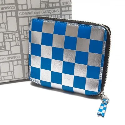 コムデギャルソンCOMME des GARCONS ラウンドジップチェッカー箔二つ折り財布 シルバー青