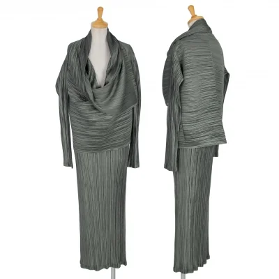 イッセイミヤケISSEY MIYAKEシャイニープリーツセットアップ グレー