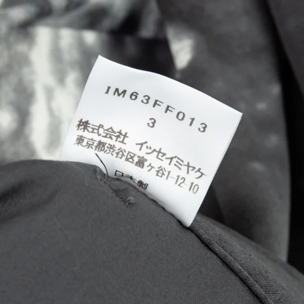 イッセイミヤケ ISSEY MIYAKE プリント裾ジップストレッチテーパードパンツ グレー3 K-87604_013