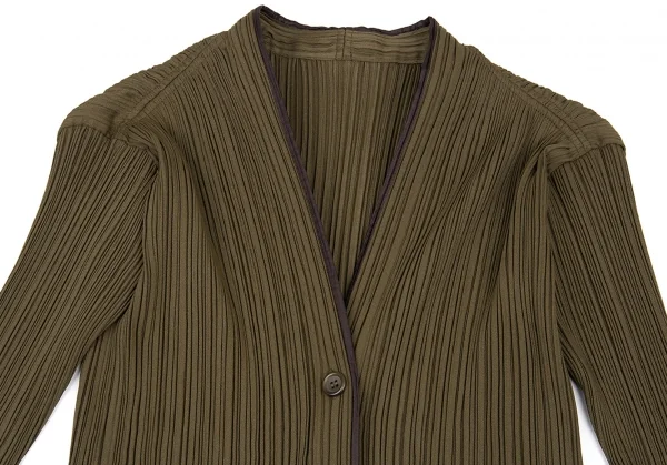 イッセイミヤケ ホワイトレーベルISSEY MIYAKE WHITE LABEL パイピングプリーツノーカラージャケット カーキ2 K-88545_003