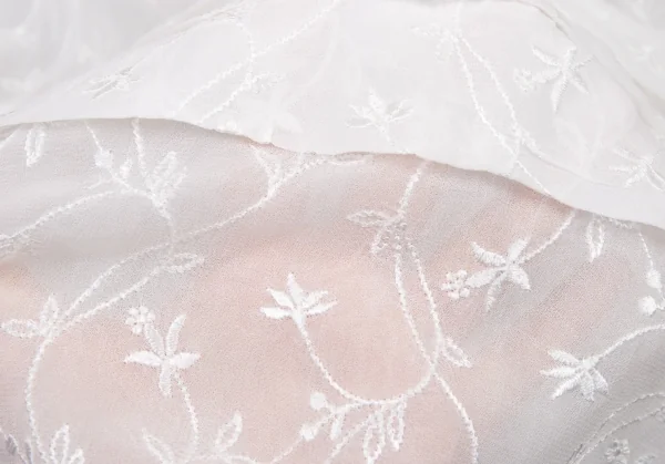 トリココムデギャルソンtricot COMME des GARCONS エンブロイダリーシフォンティアードノースリーブ 白S K-88810_012