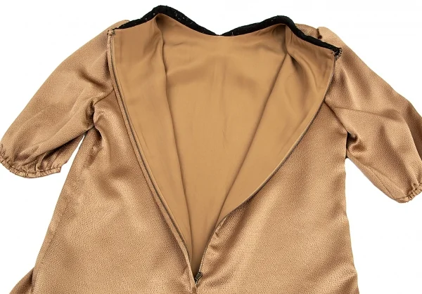 ドルチェ&ガッバーナDOLCE&GABBANA クレープレース切替デザインラウンドカラーワンピース モカゴールド42 K-89127_013