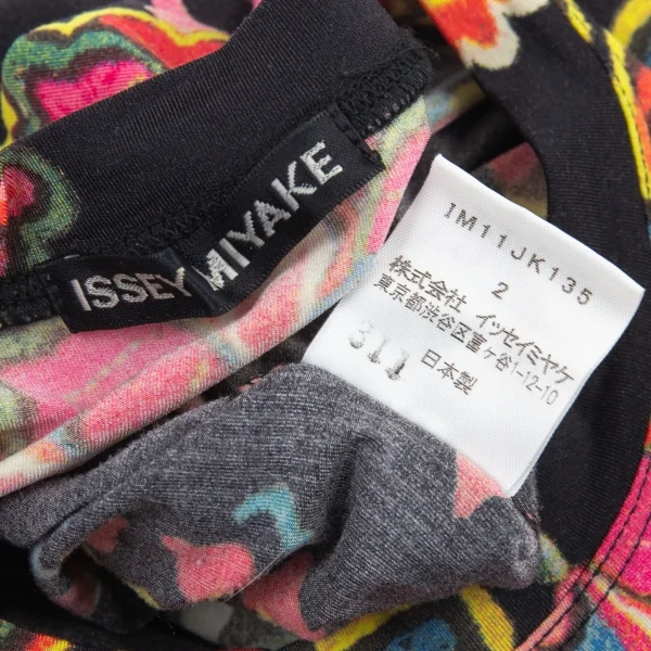 イッセイミヤケISSEY MIYAKE フラワープリントストレッチTシャツ 黒ピンク2 K-89695_013