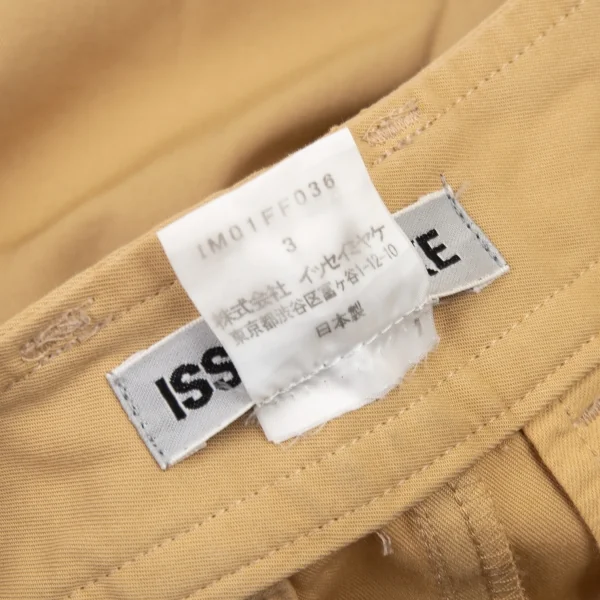 イッセイミヤケISSEY MIYAKE コットンツータック裾ボタンパンツ ベージュ3 K-89717_016