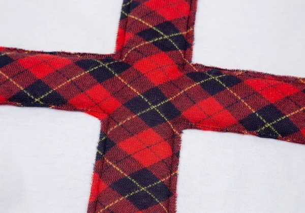 ブラックコムデギャルソンBLACK COMME des GARCONS インサイドタータンチェッククロスTシャツ 白XS K-89785_002