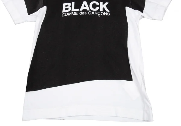 ブラックコムデギャルソンBLACK COMME des GARCONS トロンプルイユロゴプリントTシャツ 白黒XS K-89787_007