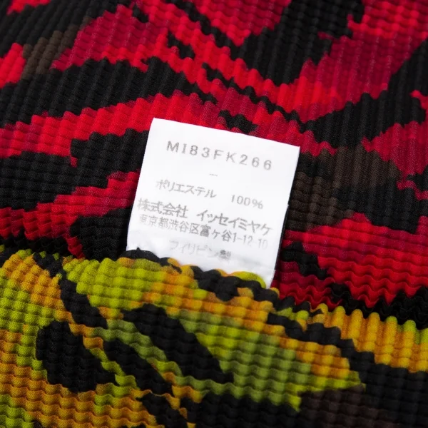 イッセイミヤケ ミーISSEY MIYAKE me マルチプリントボックスプリーツTシャツ 黒マルチM位 K-89802_012