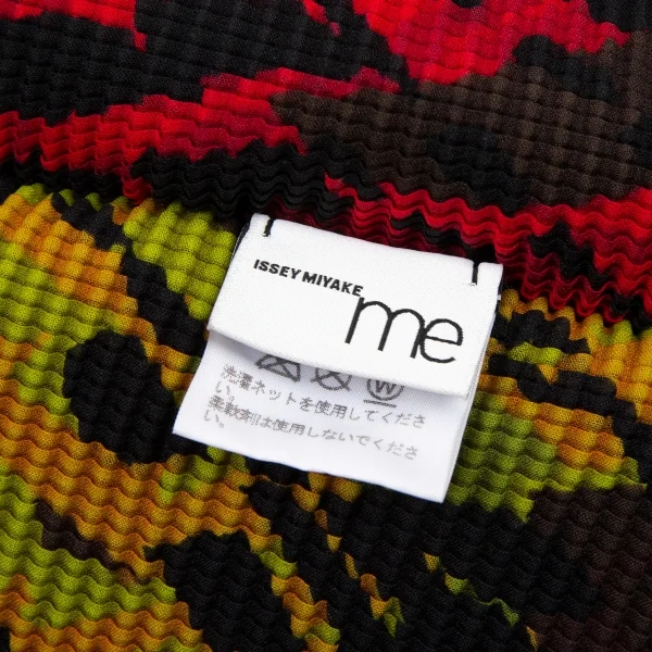 イッセイミヤケ ミーISSEY MIYAKE me マルチプリントボックスプリーツTシャツ 黒マルチM位 K-89802_014