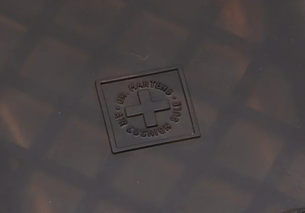 ドクターマーチンDr.Martens レザークロスストラップサンダル 黒UK4(23位) K-90031_014