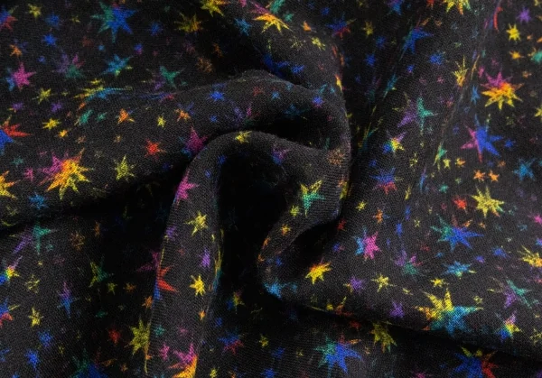 イッセイミヤケISSEY MIYAKE スタープリントフリンジストール 黒黄青 K-90559_005