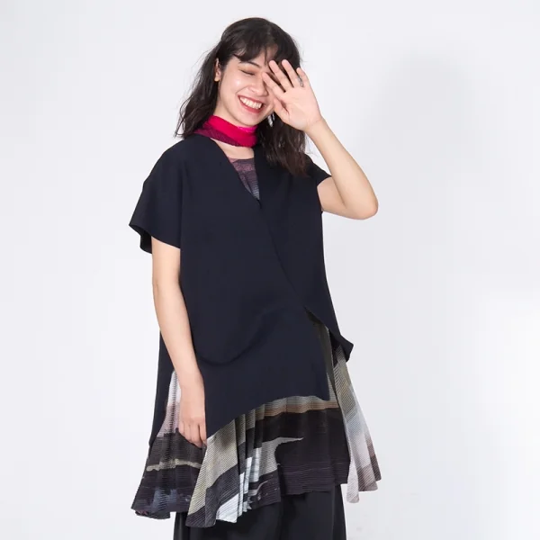 イッセイミヤケISSEY MIYAKE フロントアシンメトリーフライスニットトップス 黒2 K-90672_010