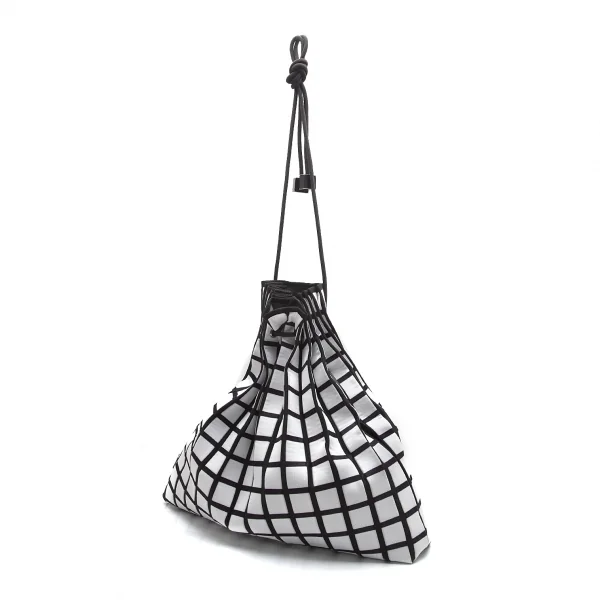 イッセイミヤケISSEY MIYAKE 格子プリントプリーツ巾着バッグ