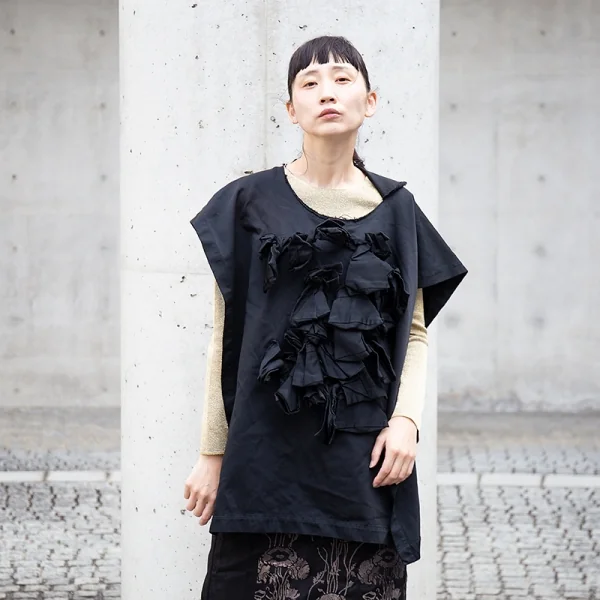 コムデギャルソンCOMME des GARCONS 製品染めエステルフリルマント 黒S K-90960_014