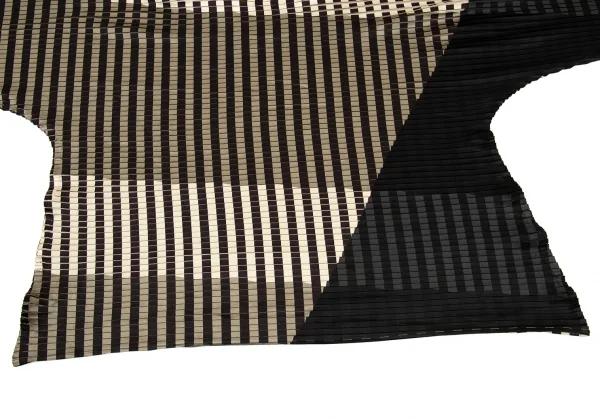 イッセイミヤケISSEY MIYAKE プリントワイドトップス ベージュ黒M位 K-91415_008