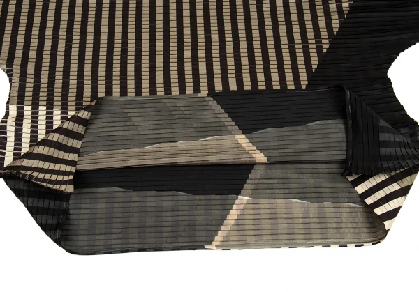 イッセイミヤケISSEY MIYAKE プリントワイドトップス ベージュ黒M位 K-91415_009