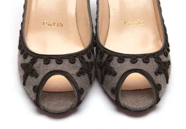 クリスチャンルブタンChristian Louboutin オープントゥ刺繍デザインパンプス グレー38 1/2(24.5) K-91565_003